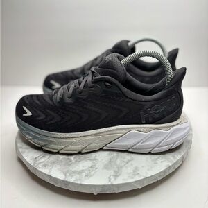 Size 7.5 - Hoka One One HOKA Arahi 6 Black White W